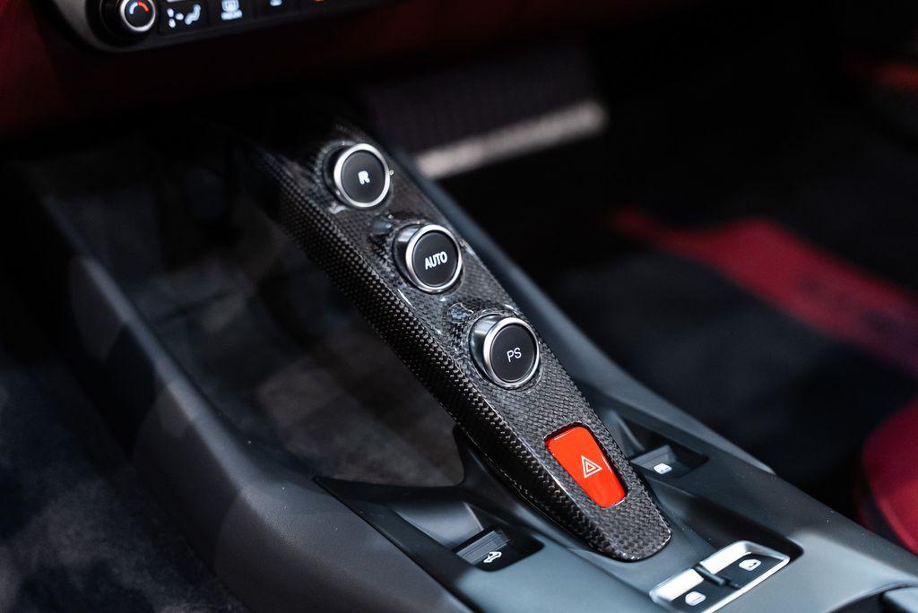 http://www.koenigseggchicago.com/galleria_images/163/163_p43_l.jpg