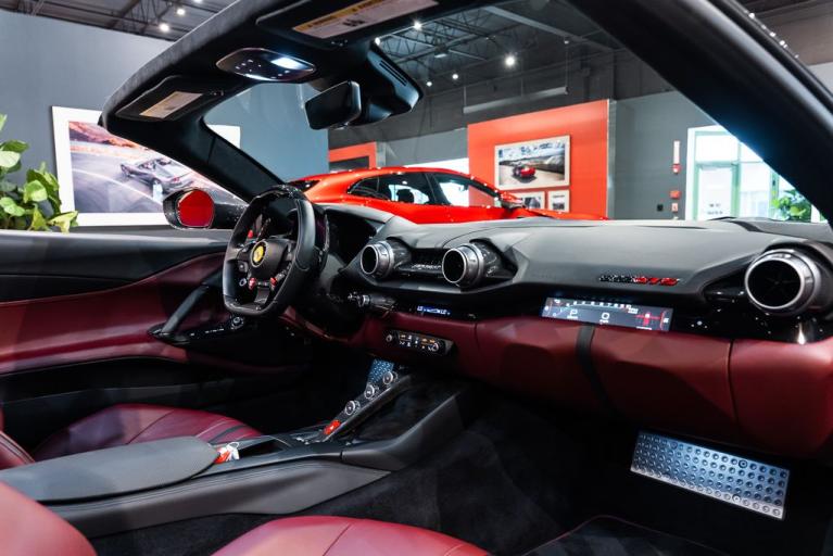 http://www.koenigseggchicago.com/galleria_images/163/163_p46_f.jpg