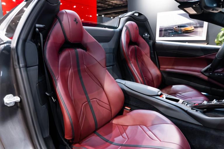 http://www.koenigseggchicago.com/galleria_images/163/163_p48_f.jpg
