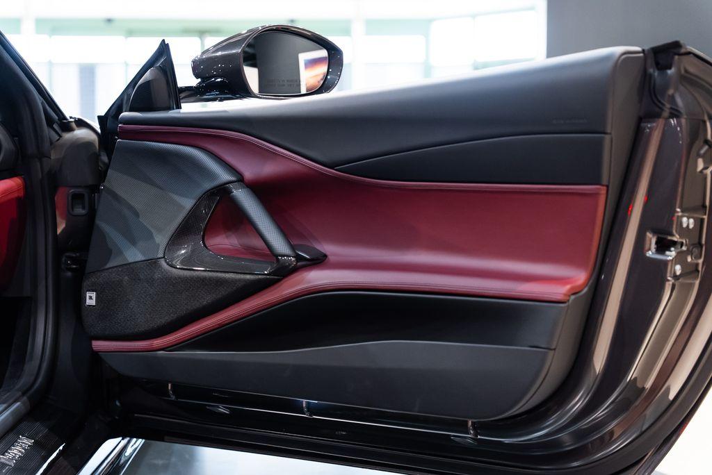 http://www.koenigseggchicago.com/galleria_images/163/163_p49_l.jpg