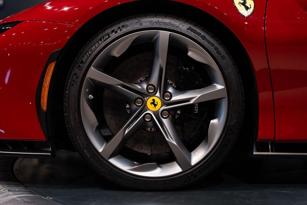 http://www.koenigseggchicago.com/galleria_images/164/164_p13_l.jpg