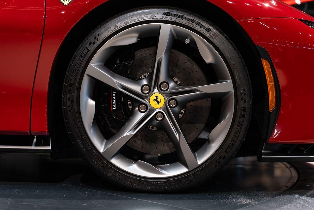 http://www.koenigseggchicago.com/galleria_images/164/164_p16_l.jpg