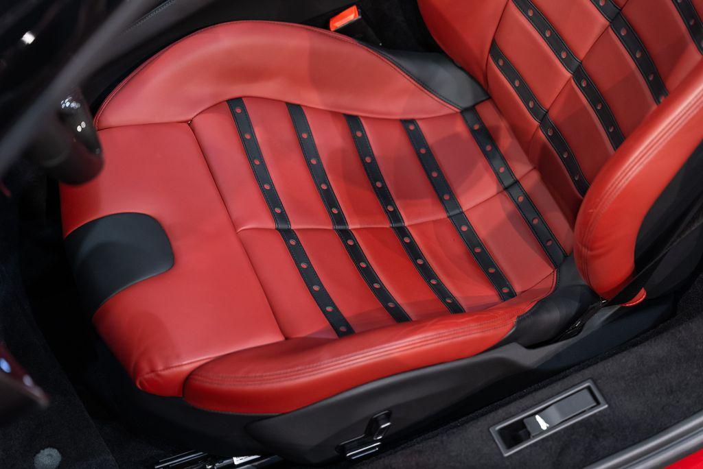 http://www.koenigseggchicago.com/galleria_images/164/164_p28_l.jpg