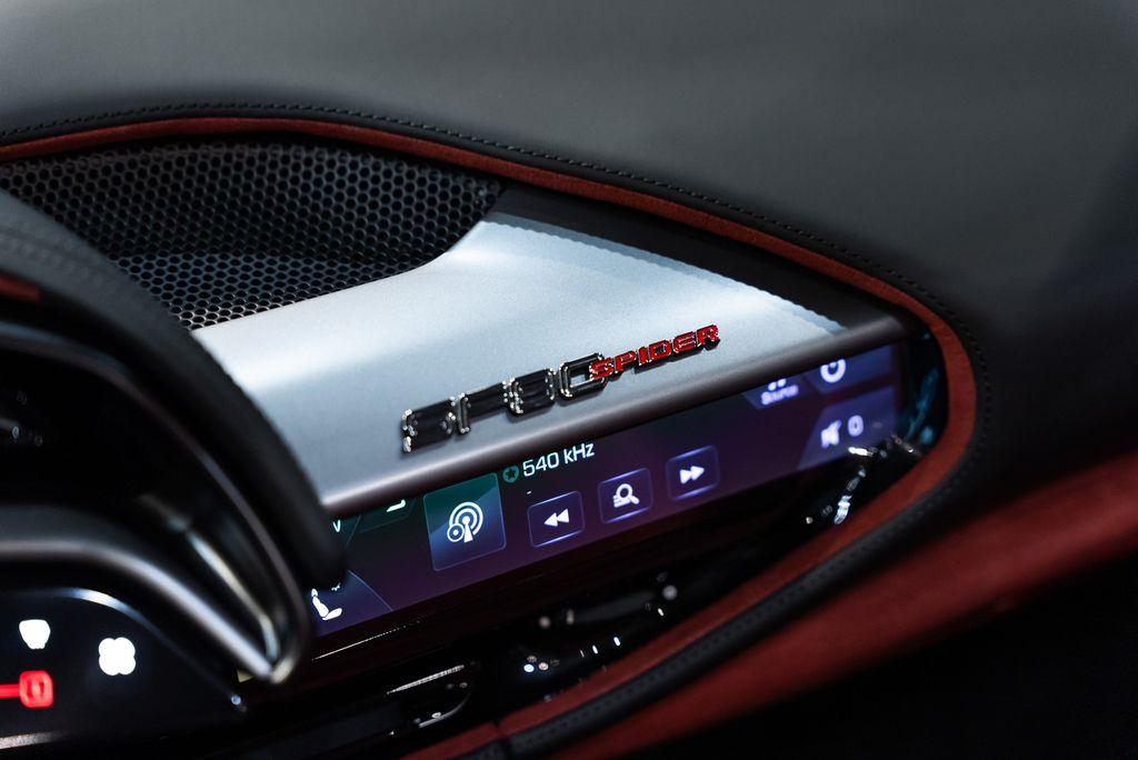 http://www.koenigseggchicago.com/galleria_images/164/164_p35_l.jpg