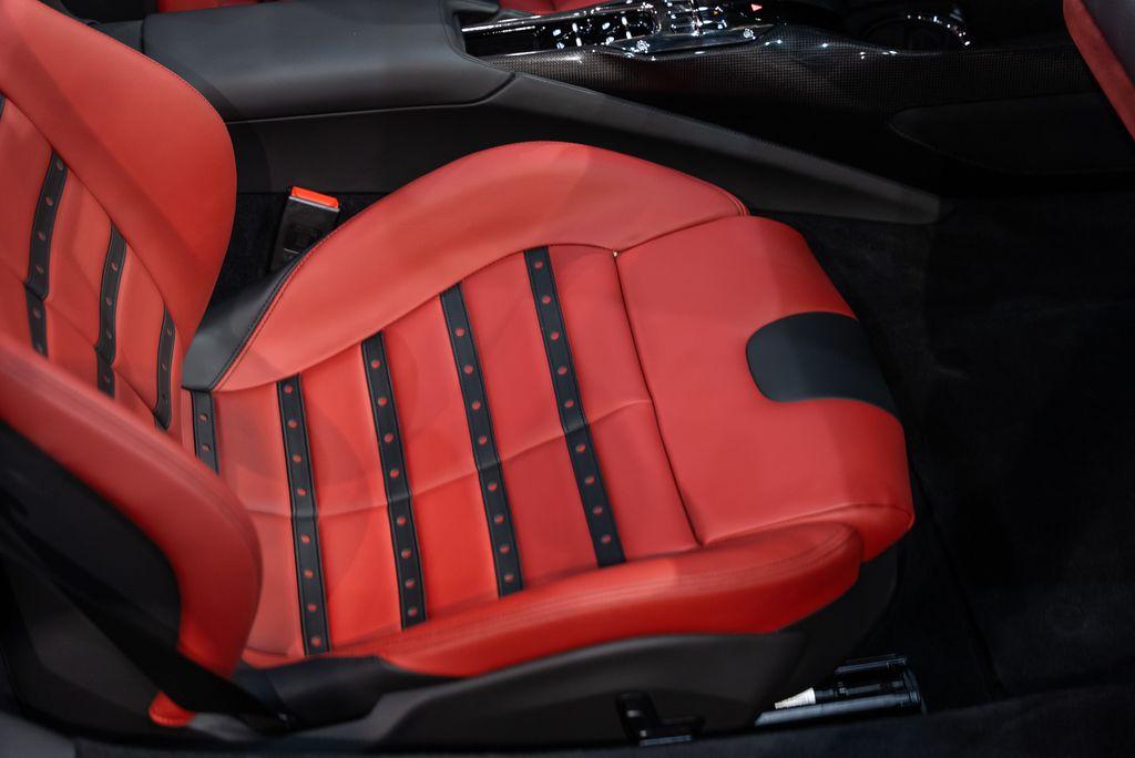 http://www.koenigseggchicago.com/galleria_images/164/164_p41_l.jpg