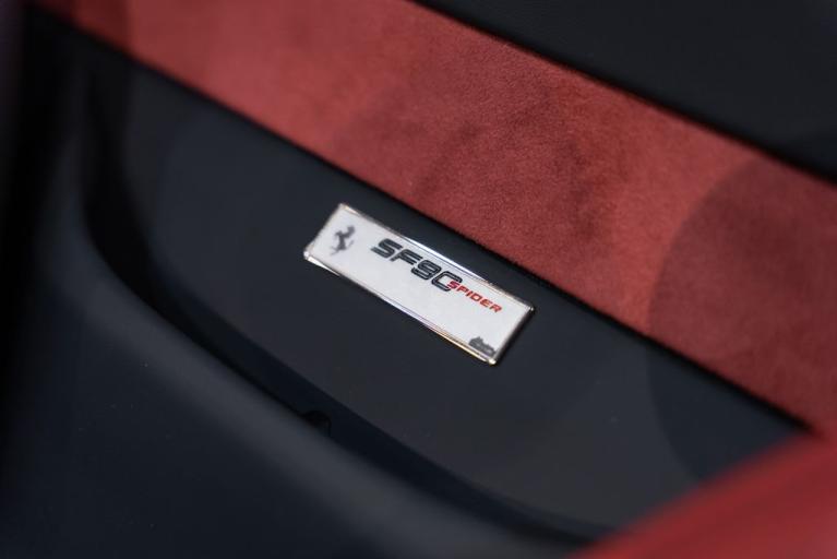 http://www.koenigseggchicago.com/galleria_images/164/164_p44_f.jpg