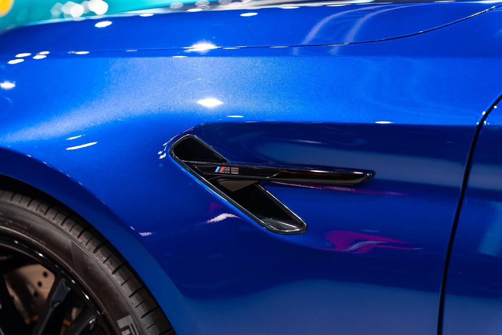 http://www.koenigseggchicago.com/galleria_images/165/165_p12_l.jpg