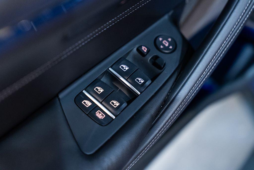 http://www.koenigseggchicago.com/galleria_images/165/165_p24_l.jpg