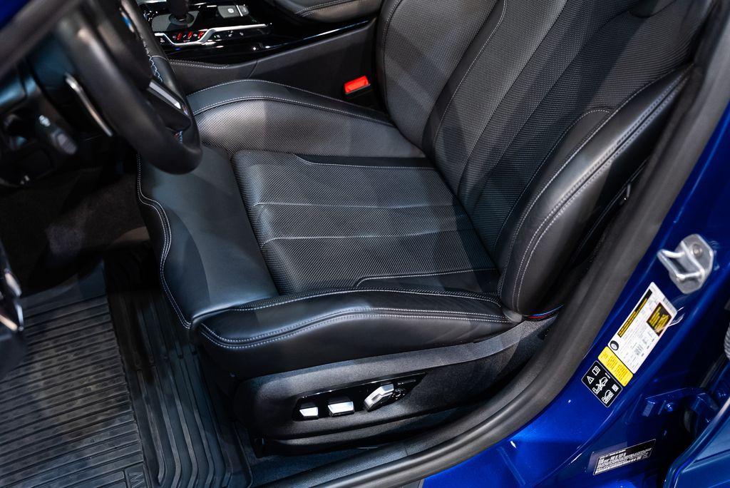 http://www.koenigseggchicago.com/galleria_images/165/165_p27_l.jpg