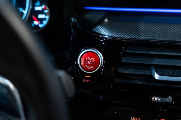 http://www.koenigseggchicago.com/galleria_images/165/165_p34_f.jpg