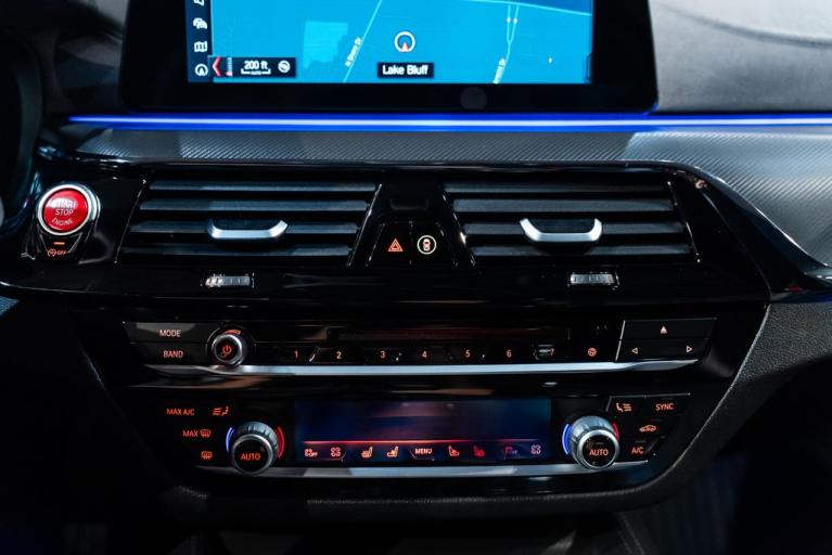 http://www.koenigseggchicago.com/galleria_images/165/165_p35_f.jpg