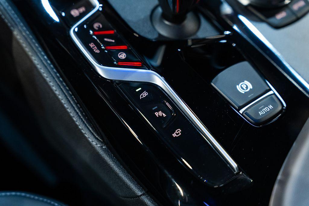 http://www.koenigseggchicago.com/galleria_images/165/165_p38_l.jpg
