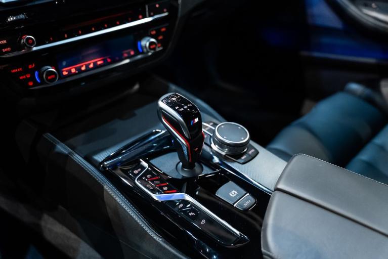 http://www.koenigseggchicago.com/galleria_images/165/165_p40_f.jpg