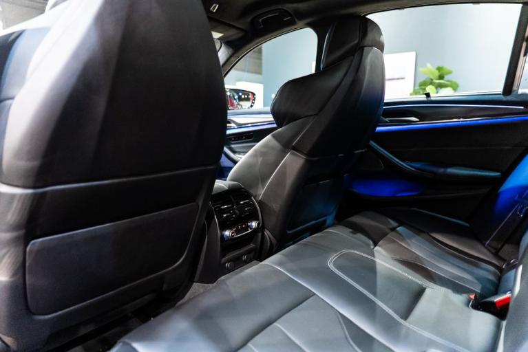 http://www.koenigseggchicago.com/galleria_images/165/165_p46_f.jpg