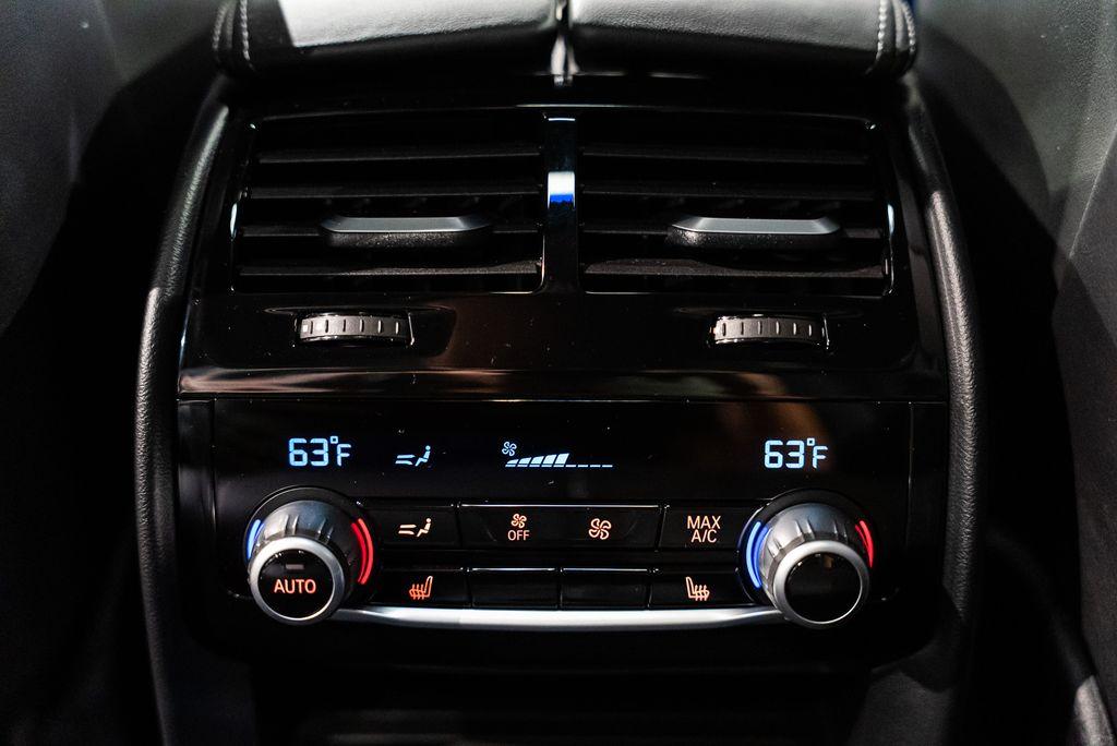http://www.koenigseggchicago.com/galleria_images/165/165_p47_l.jpg