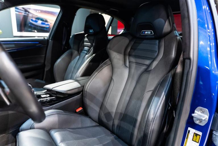 http://www.koenigseggchicago.com/galleria_images/165/165_p4_f.jpg