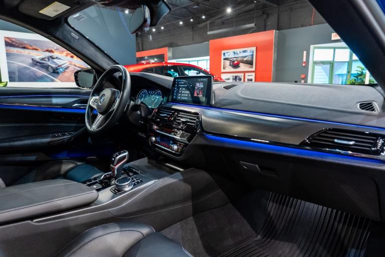 http://www.koenigseggchicago.com/galleria_images/165/165_p54_f.jpg
