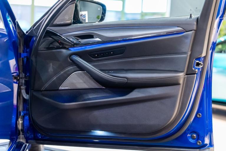 http://www.koenigseggchicago.com/galleria_images/165/165_p55_f.jpg