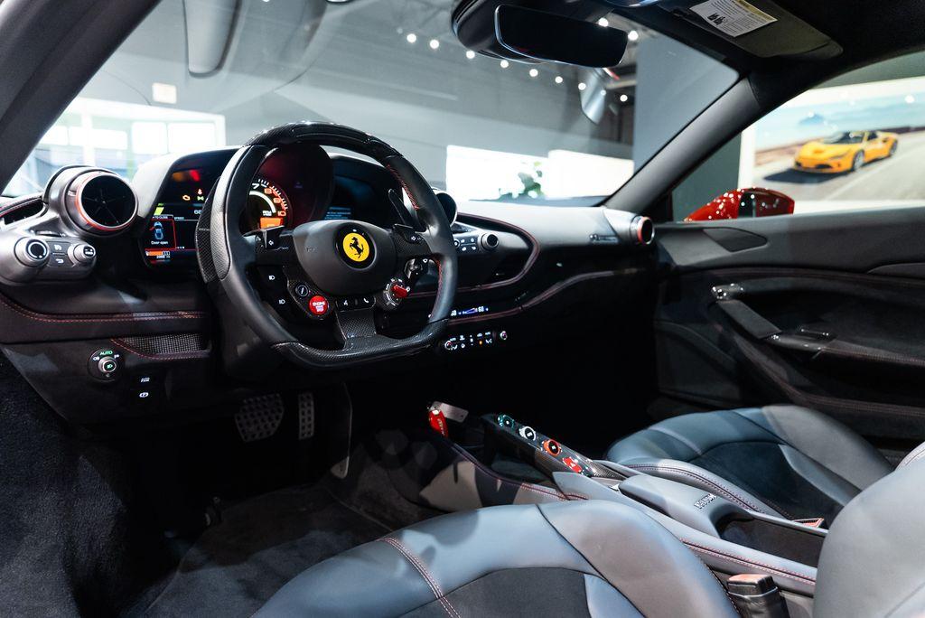 http://www.koenigseggchicago.com/galleria_images/166/166_p27_l.jpg