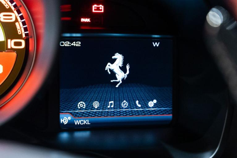 http://www.koenigseggchicago.com/galleria_images/166/166_p31_f.jpg
