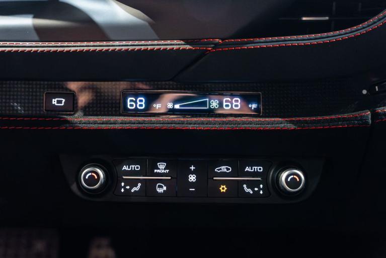 http://www.koenigseggchicago.com/galleria_images/166/166_p34_f.jpg