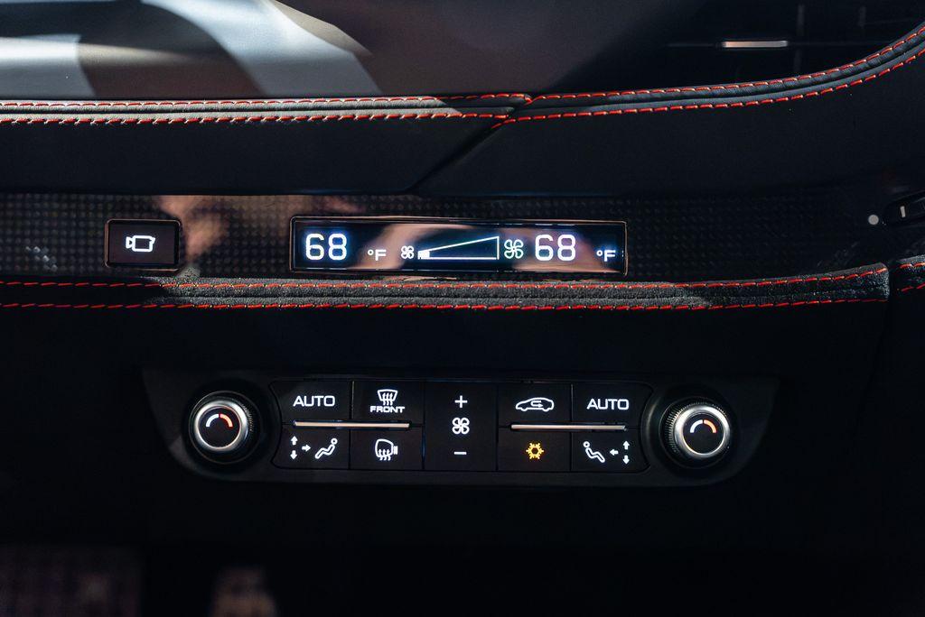 http://www.koenigseggchicago.com/galleria_images/166/166_p34_l.jpg