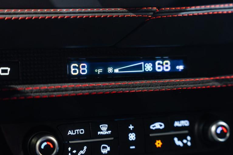 http://www.koenigseggchicago.com/galleria_images/166/166_p35_f.jpg