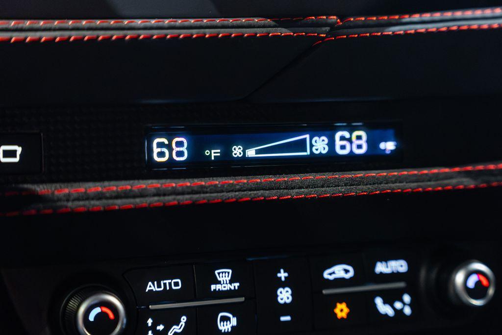 http://www.koenigseggchicago.com/galleria_images/166/166_p35_l.jpg
