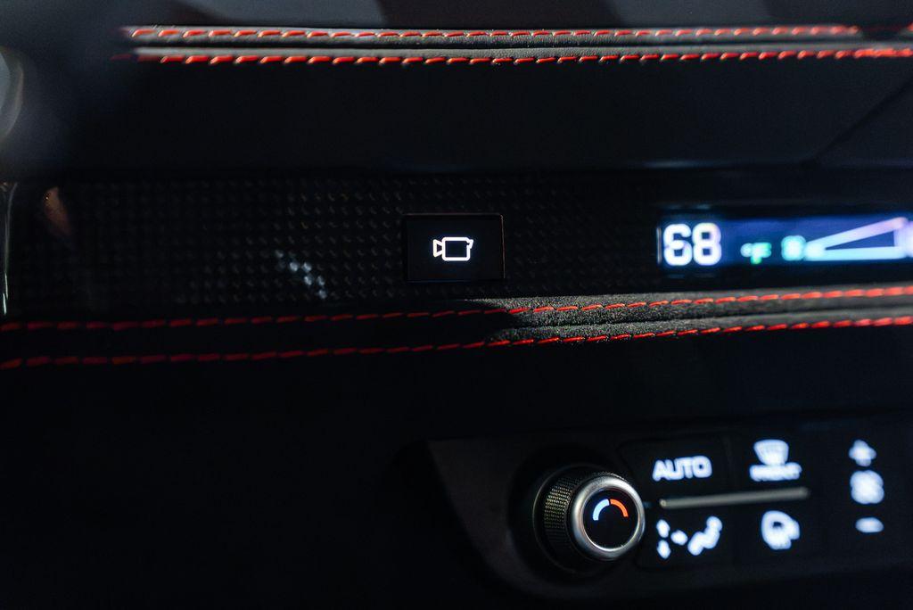 http://www.koenigseggchicago.com/galleria_images/166/166_p36_l.jpg
