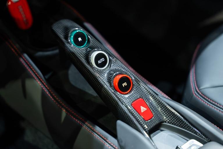 http://www.koenigseggchicago.com/galleria_images/166/166_p39_f.jpg
