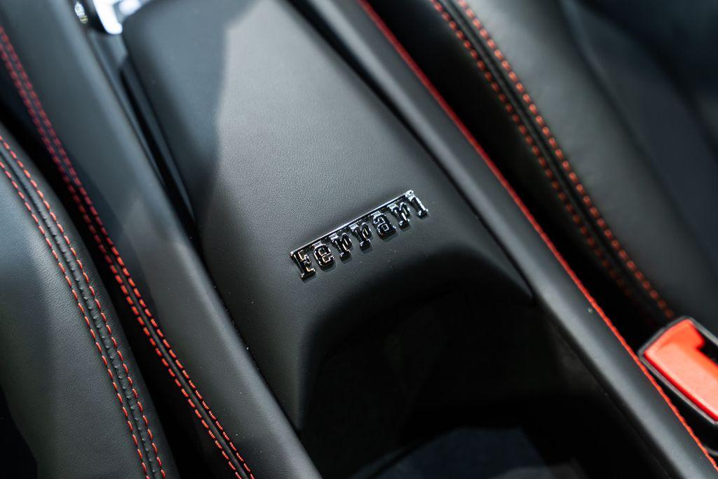http://www.koenigseggchicago.com/galleria_images/166/166_p41_l.jpg