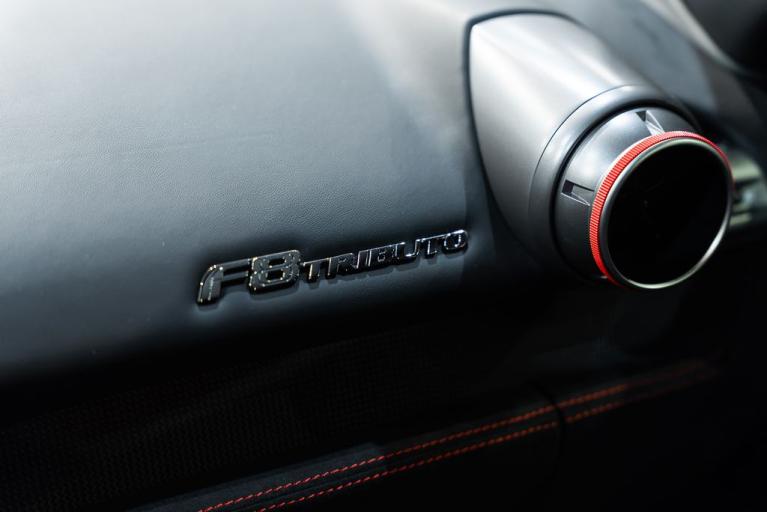 http://www.koenigseggchicago.com/galleria_images/166/166_p42_f.jpg