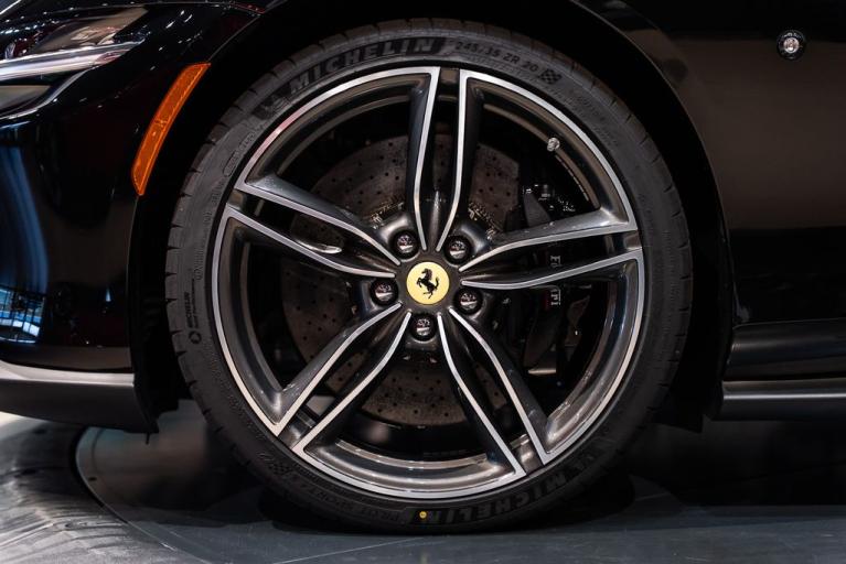 http://www.koenigseggchicago.com/galleria_images/167/167_p13_f.jpg