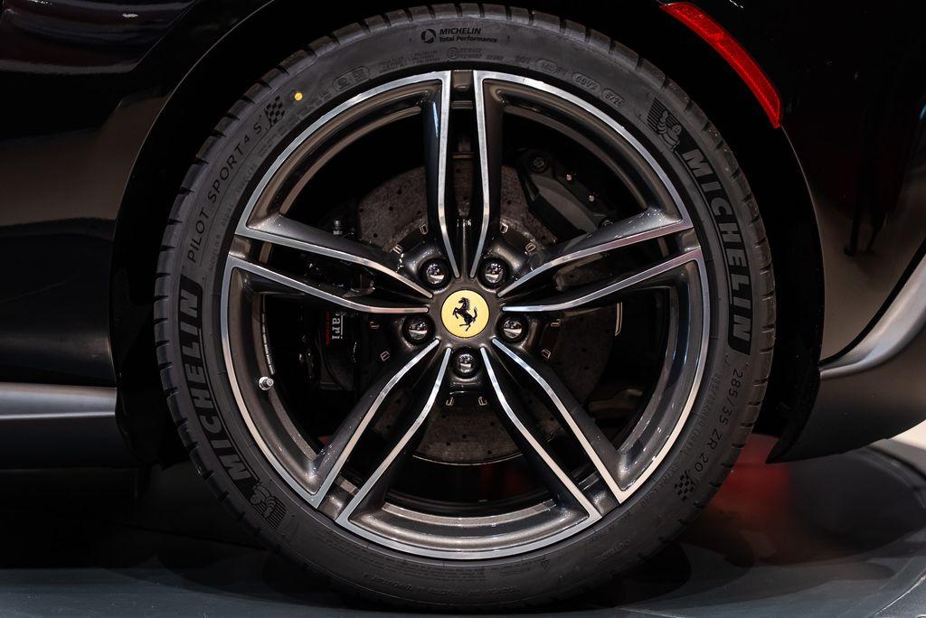 http://www.koenigseggchicago.com/galleria_images/167/167_p14_l.jpg