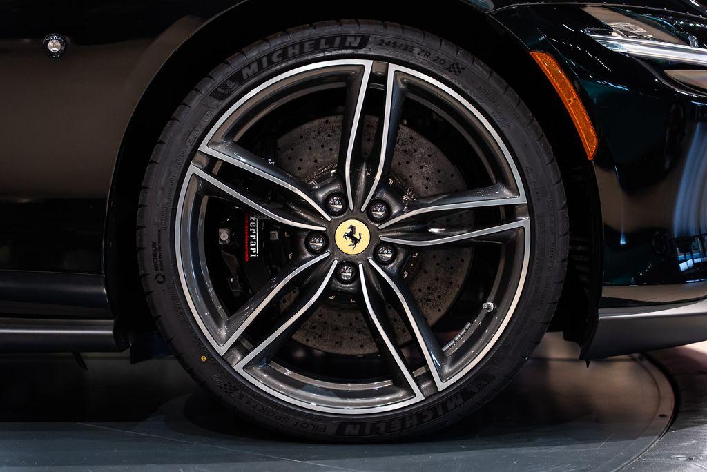http://www.koenigseggchicago.com/galleria_images/167/167_p16_l.jpg