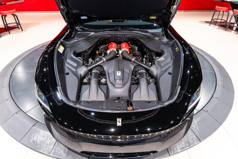 http://www.koenigseggchicago.com/galleria_images/167/167_p18_f.jpg