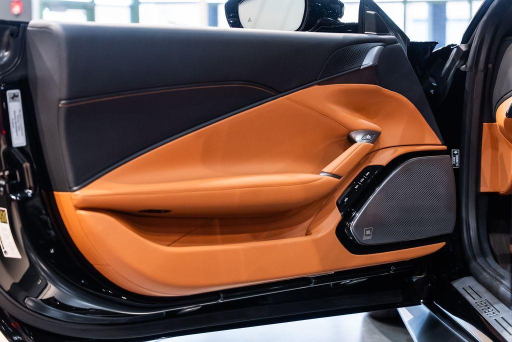 http://www.koenigseggchicago.com/galleria_images/167/167_p24_l.jpg