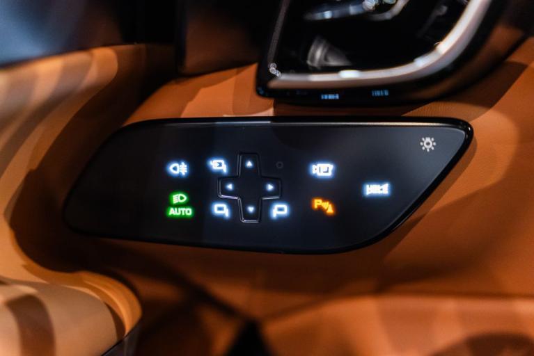 http://www.koenigseggchicago.com/galleria_images/167/167_p34_f.jpg