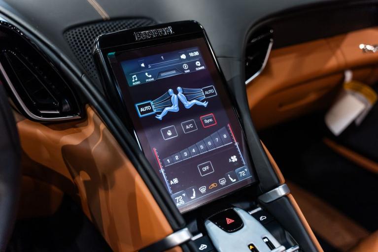 http://www.koenigseggchicago.com/galleria_images/167/167_p35_f.jpg