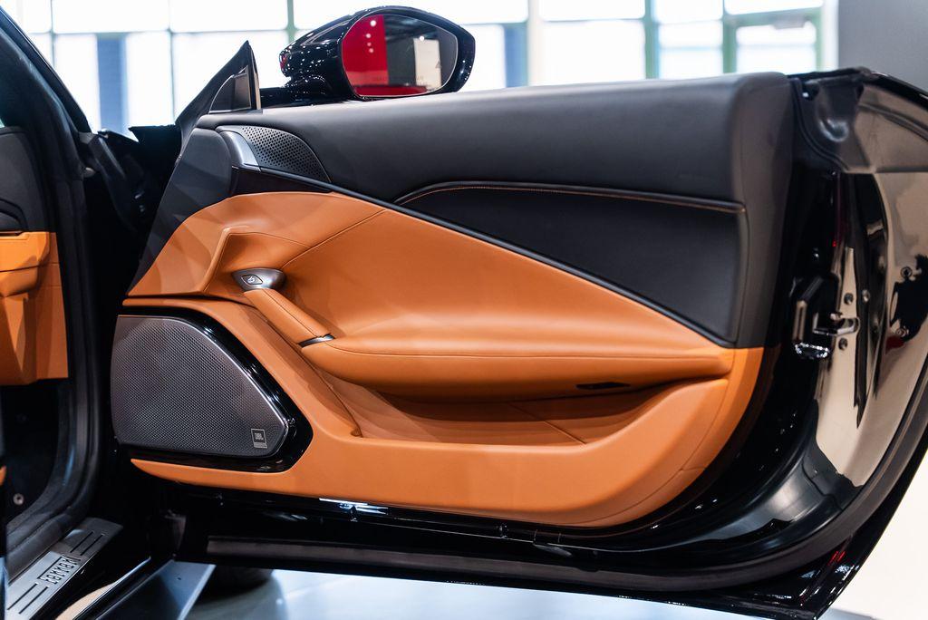 http://www.koenigseggchicago.com/galleria_images/167/167_p45_l.jpg