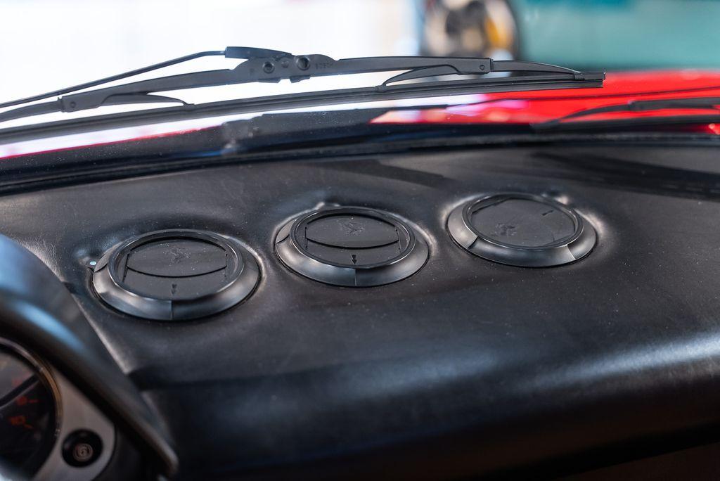 http://www.koenigseggchicago.com/galleria_images/168/168_p39_l.jpg