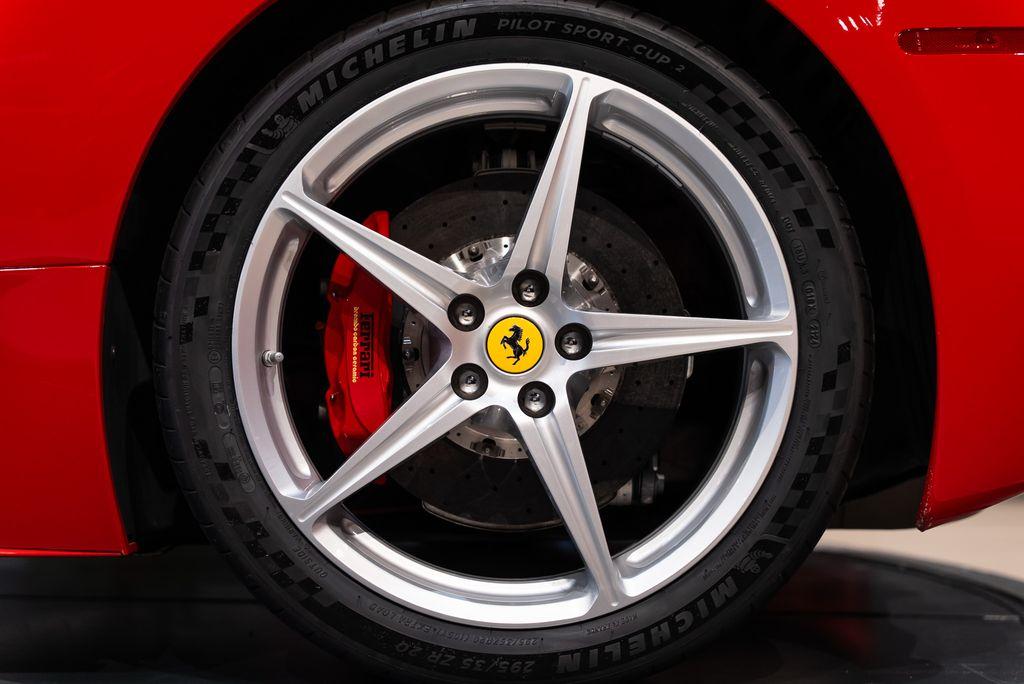 http://www.koenigseggchicago.com/galleria_images/169/169_p14_l.jpg