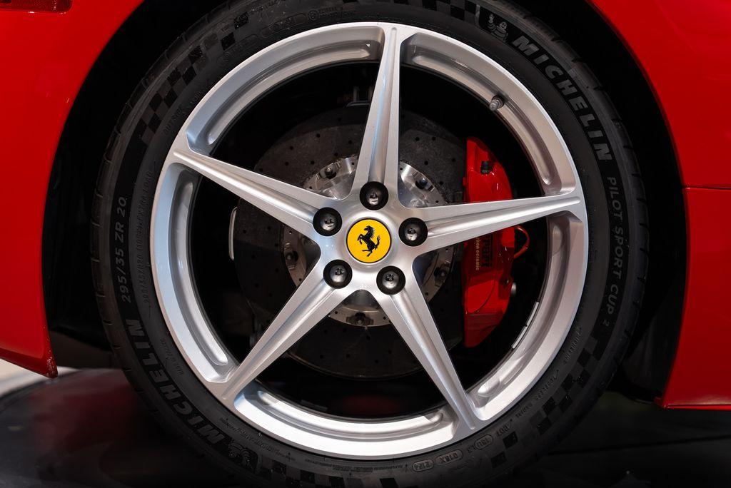 http://www.koenigseggchicago.com/galleria_images/169/169_p15_l.jpg