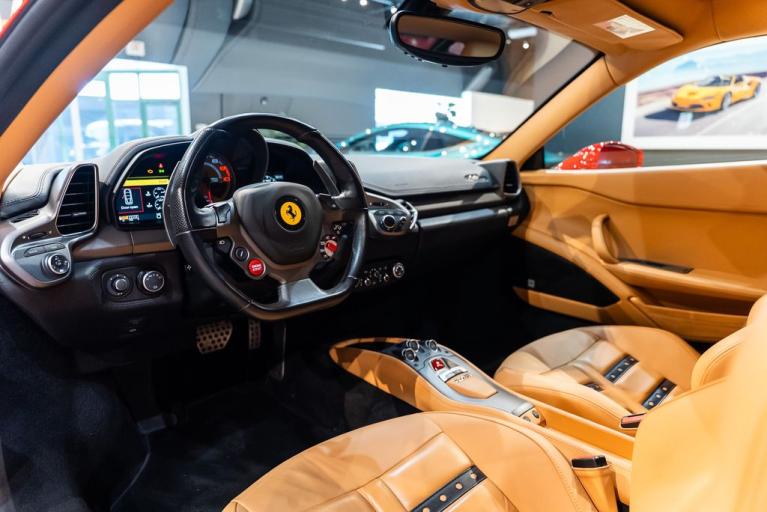 http://www.koenigseggchicago.com/galleria_images/169/169_p27_f.jpg