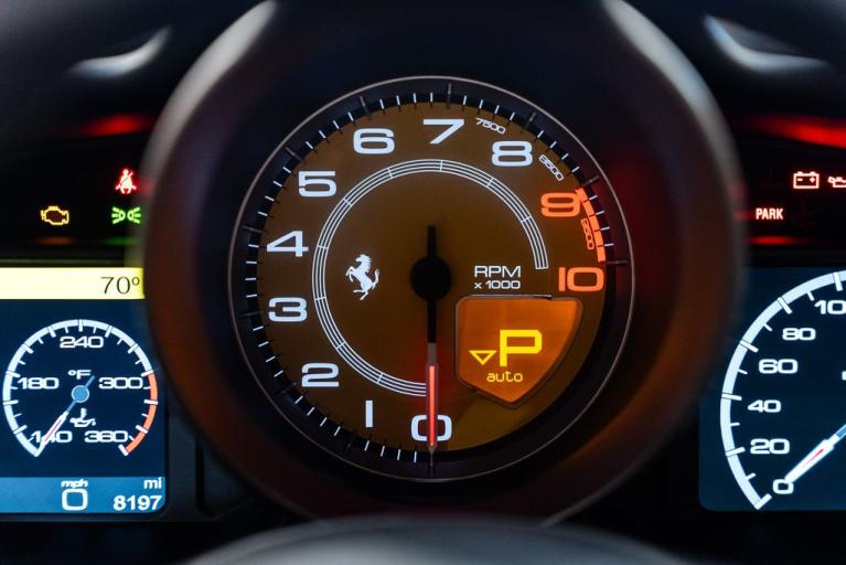 http://www.koenigseggchicago.com/galleria_images/169/169_p32_f.jpg
