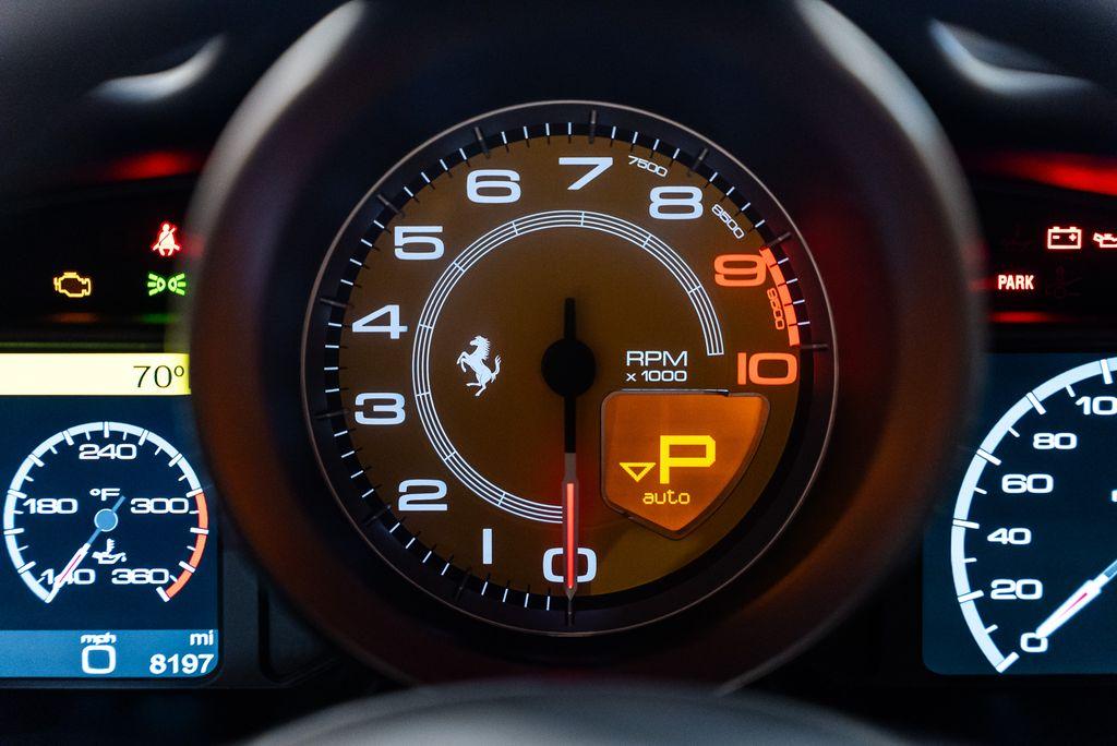 http://www.koenigseggchicago.com/galleria_images/169/169_p32_l.jpg
