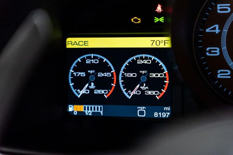 http://www.koenigseggchicago.com/galleria_images/169/169_p33_f.jpg