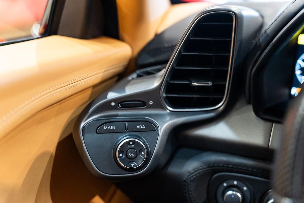 http://www.koenigseggchicago.com/galleria_images/169/169_p35_l.jpg