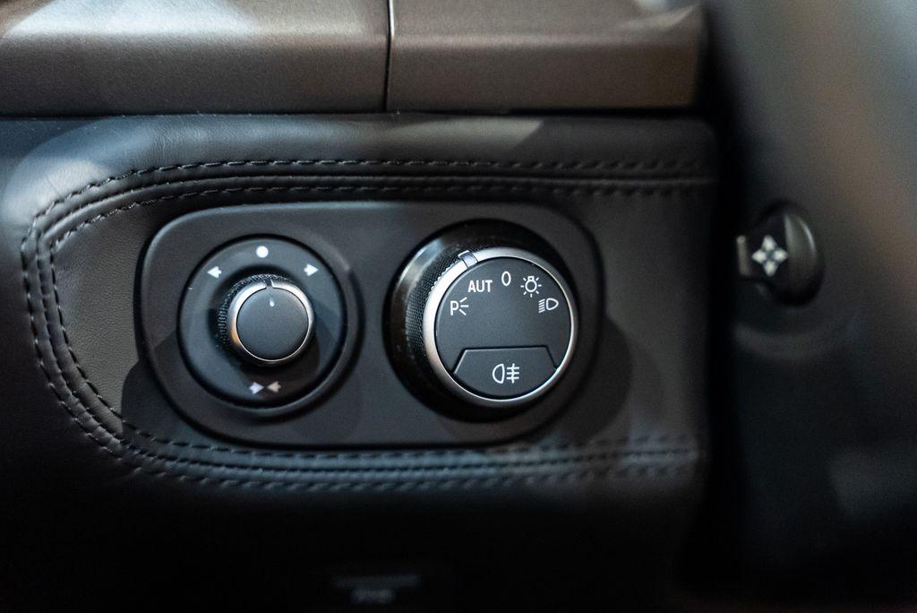 http://www.koenigseggchicago.com/galleria_images/169/169_p36_l.jpg
