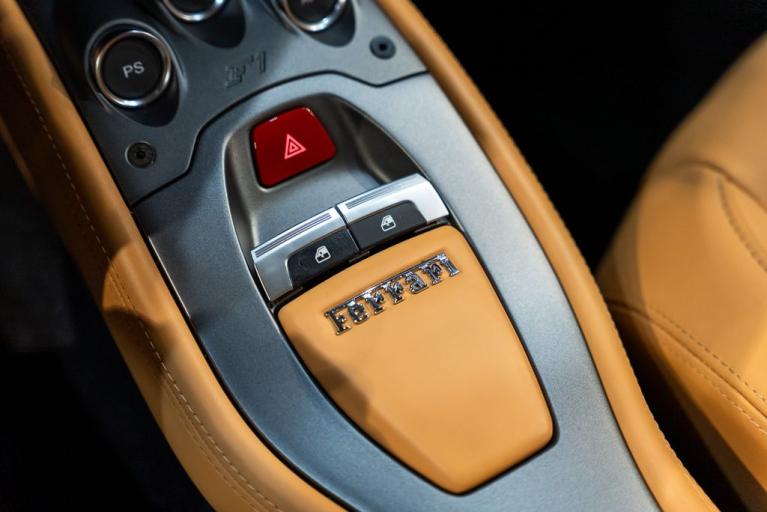 http://www.koenigseggchicago.com/galleria_images/169/169_p40_f.jpg